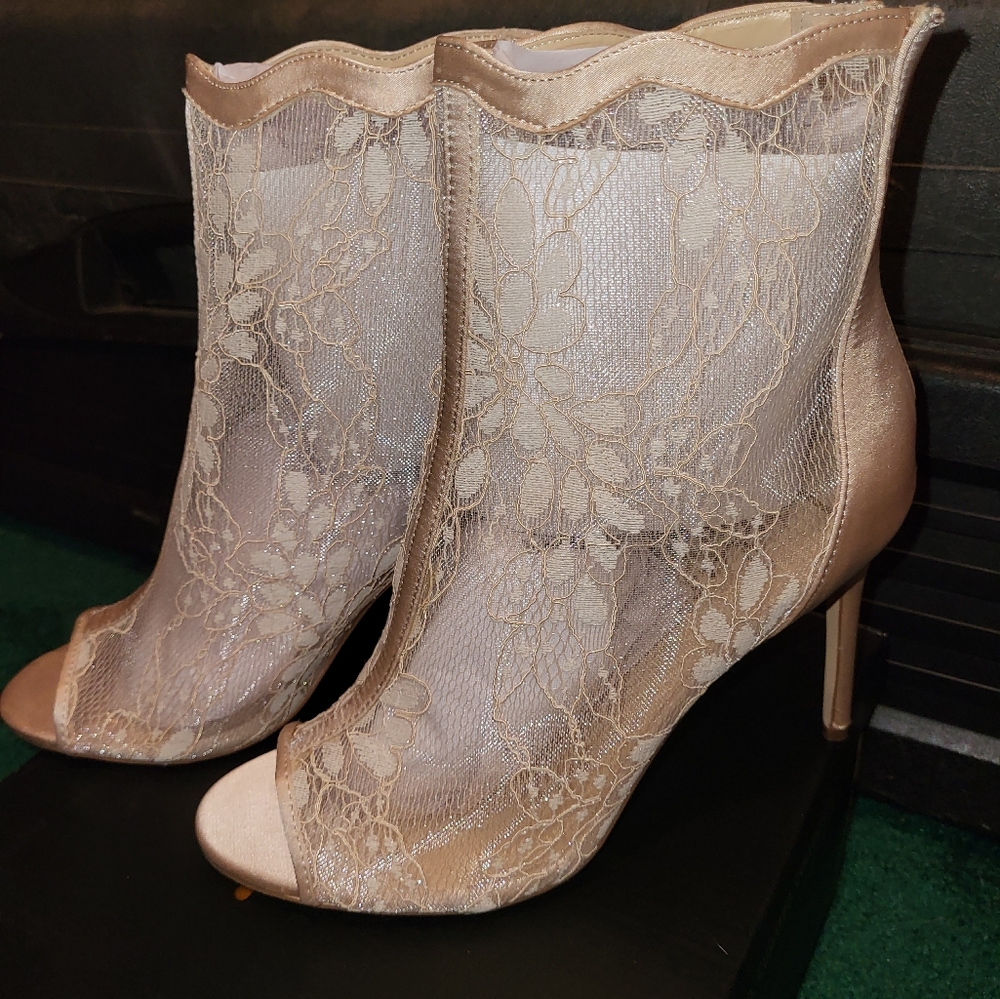 NWT Nude open-toe heels